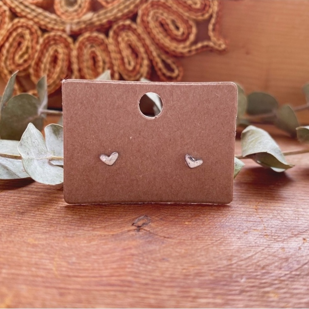 NEW Tiny Heart stud Earrings in Silver color - Minimalist - Boutique - Picture 5 of 5